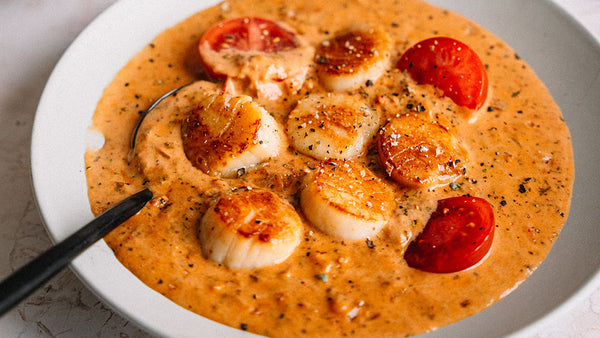 Morton & Bassett Seared Scallops with Fresh Tomatoes